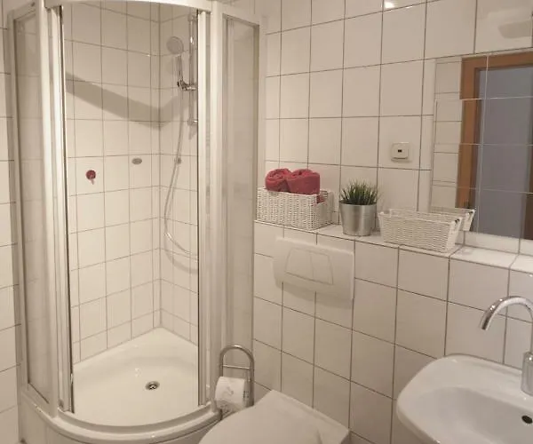 Mimi Souterrainwohnung Lägenhet *